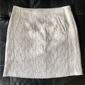 Beautiful Halogen brand lined skirt! With functional pockets!